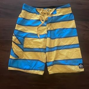 Quiksilver swim trunks size boys 12 (26”)